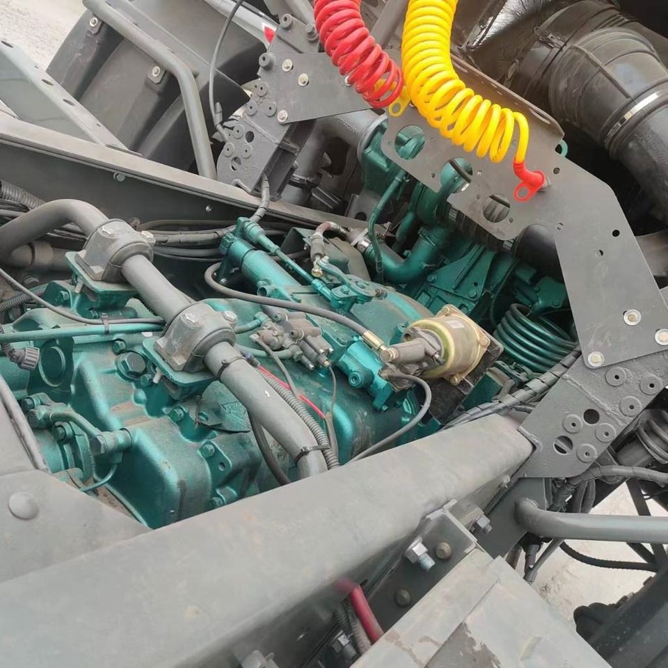 Cabeza tractora Howo 420 6x4: foto 8 Cabeza tractora Howo 420 6x4: foto 8