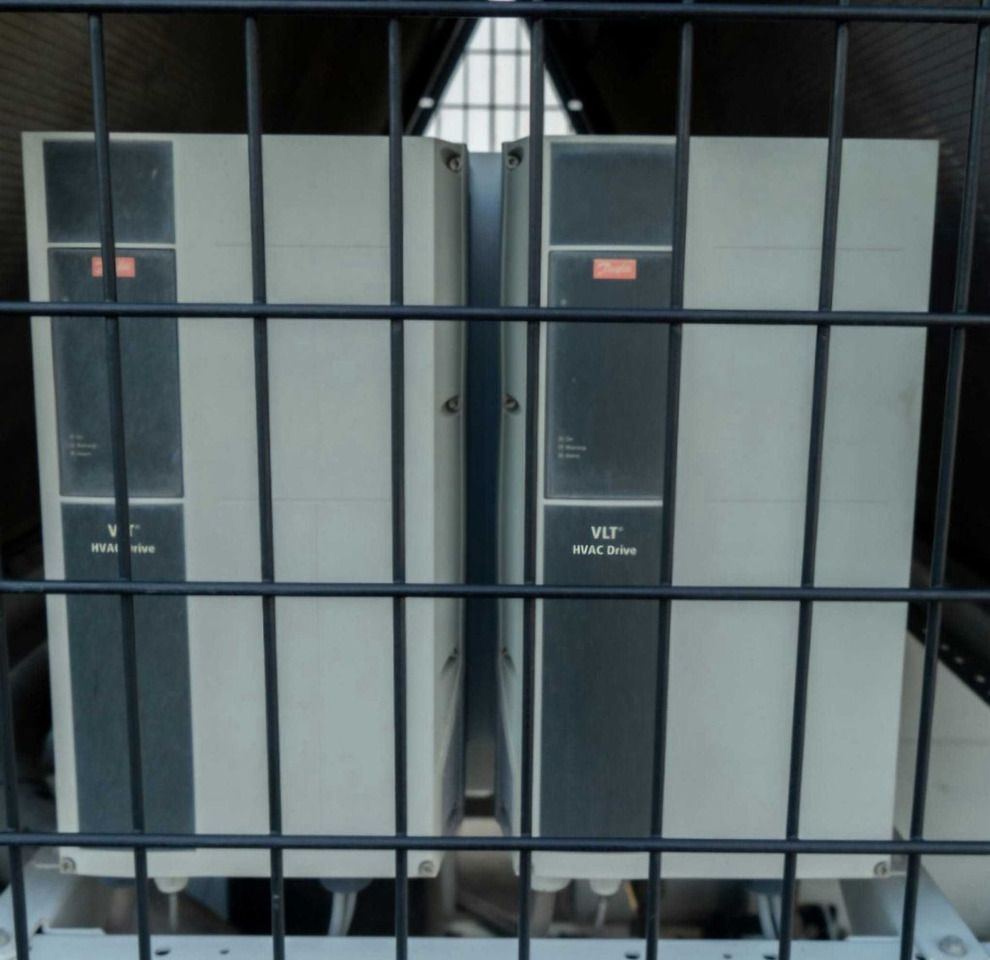 CHILLER CARRIER 260KW - Equipo de climatización industrial: foto 3 CHILLER CARRIER 260KW - Equipo de climatización industrial: foto 3