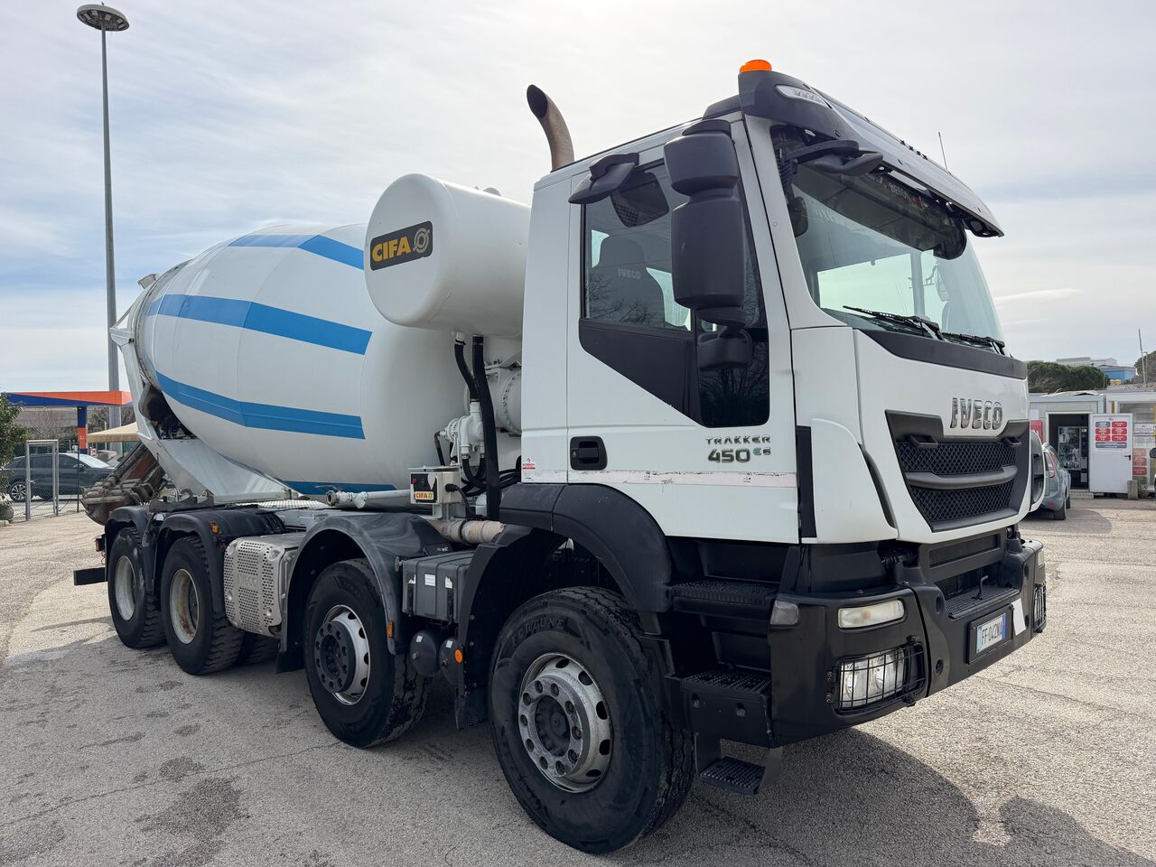 IVECO TRAKKER 450 con betoniera CIFA - Camión hormigonera: foto 1 IVECO TRAKKER 450 con betoniera CIFA - Camión hormigonera: foto 1
