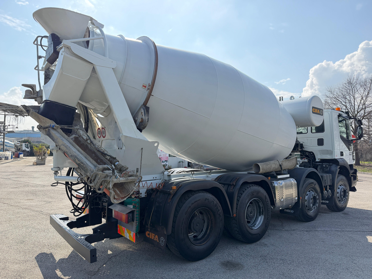 IVECO TRAKKER 500 con betoniera CIFA - Camión hormigonera: foto 3 IVECO TRAKKER 500 con betoniera CIFA - Camión hormigonera: foto 3
