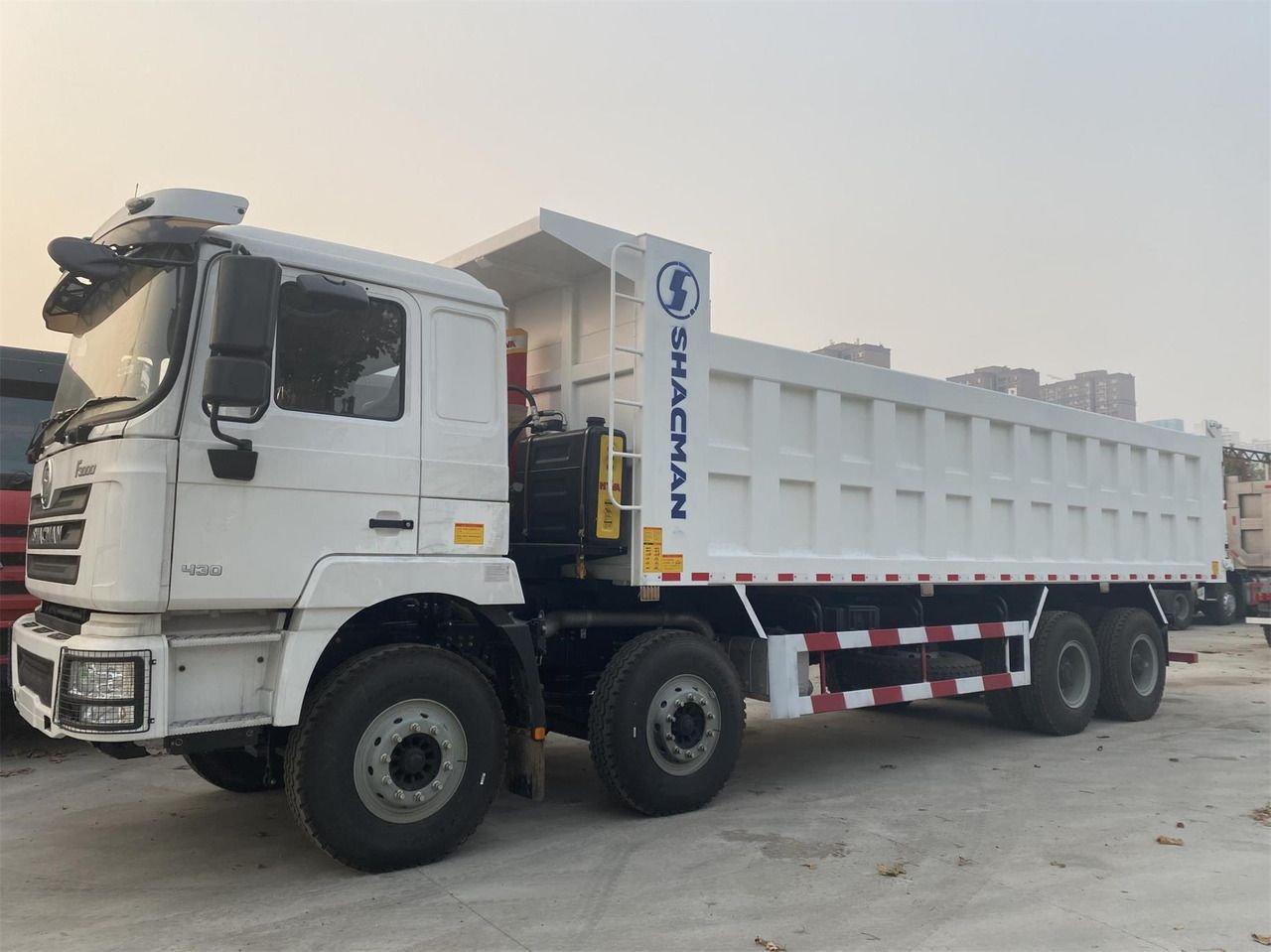 New Shacman F3000 Tipper Truck - Volquete camión: foto 2 New Shacman F3000 Tipper Truck - Volquete camión: foto 2