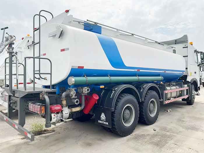 Sinotruk Howo T7H 6x4 Water Tank Truck - Cisterna camión: foto 3 Sinotruk Howo T7H 6x4 Water Tank Truck - Cisterna camión: foto 3