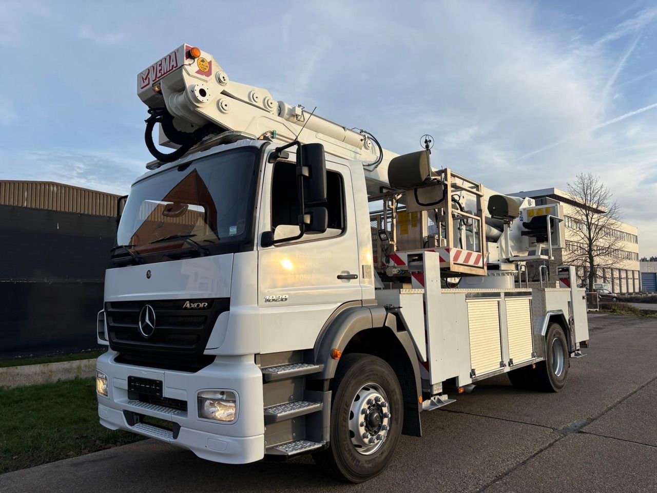 MERCEDES-BENZ AXOR 1828 - Multibasculante camión, Camión grúa: foto 3 MERCEDES-BENZ AXOR 1828 - Multibasculante camión, Camión grúa: foto 3