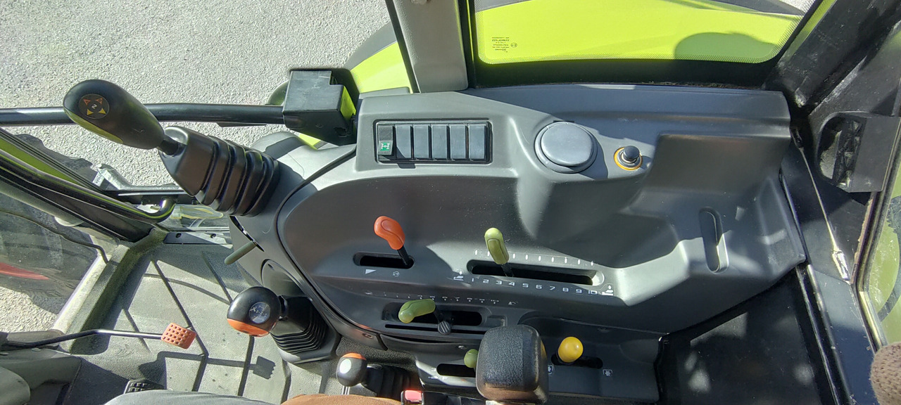 CLAAS AXOS 340 - Tractor: foto 5 CLAAS AXOS 340 - Tractor: foto 5