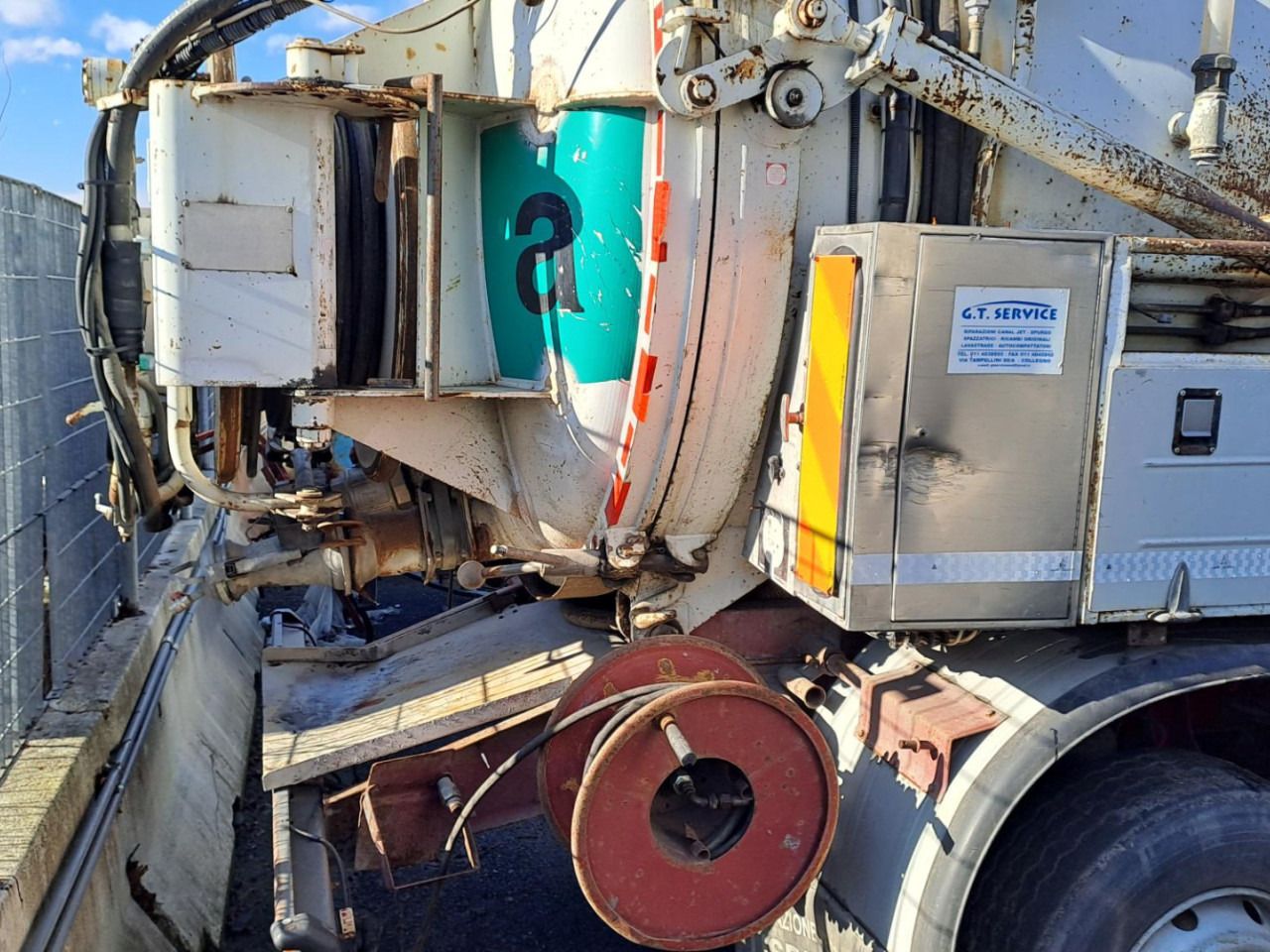 IVECO EuroTech 145.17 3ASSI - Limpieza de alcantarillado: foto 2 IVECO EuroTech 145.17 3ASSI - Limpieza de alcantarillado: foto 2