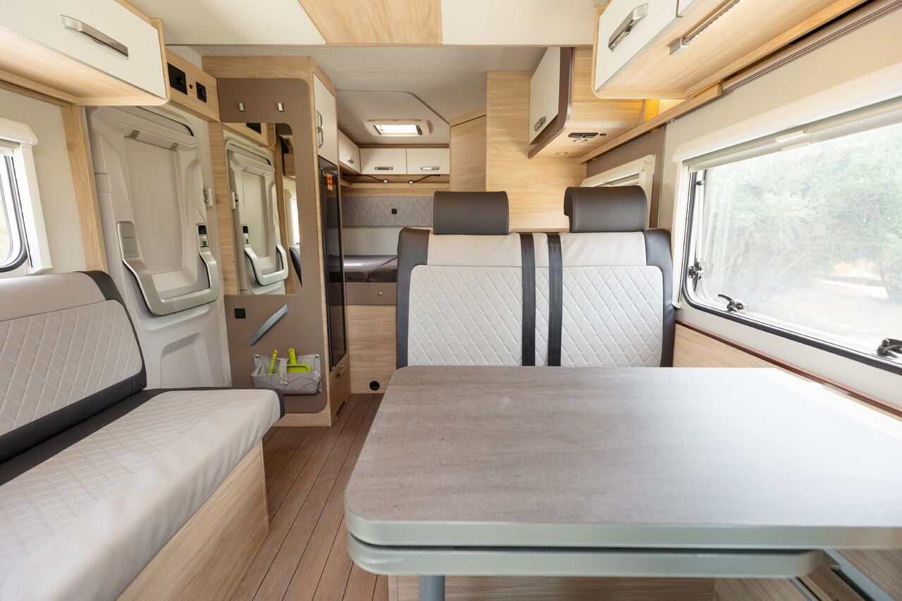 FIAT Weinsberg Carasuite 650 MF 2.3 Mjet - Cámper: foto 2 FIAT Weinsberg Carasuite 650 MF 2.3 Mjet - Cámper: foto 2