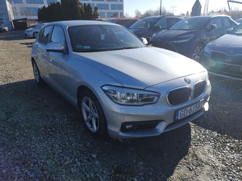 BMW Seria 1 118i Advantage aut Kompakt - Coche: foto 3 BMW Seria 1 118i Advantage aut Kompakt - Coche: foto 3
