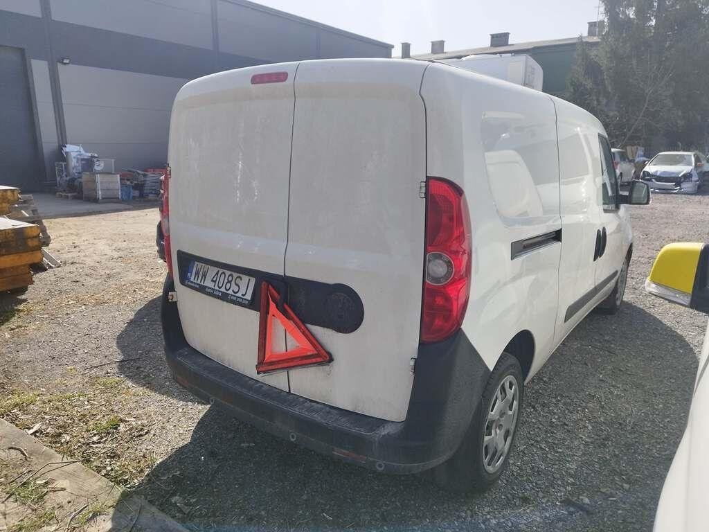 Fiat Doblo Cargo 1.6 M-jet MR`15 E6 2.5t Furgon (blaszak) - Furgón: foto 4 Fiat Doblo Cargo 1.6 M-jet MR`15 E6 2.5t Furgon (blaszak) - Furgón: foto 4