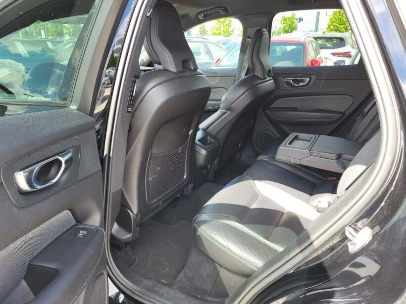 Coche familiar Volvo XC 60 XC60 B4 D AWD R-Design aut Kombi: foto 17