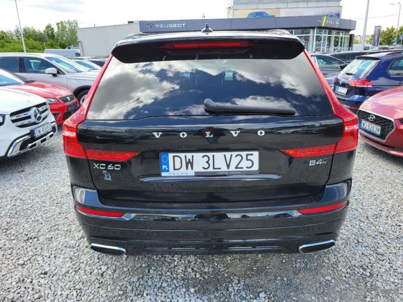 Coche familiar Volvo XC 60 XC60 B4 D AWD R-Design aut Kombi: foto 8