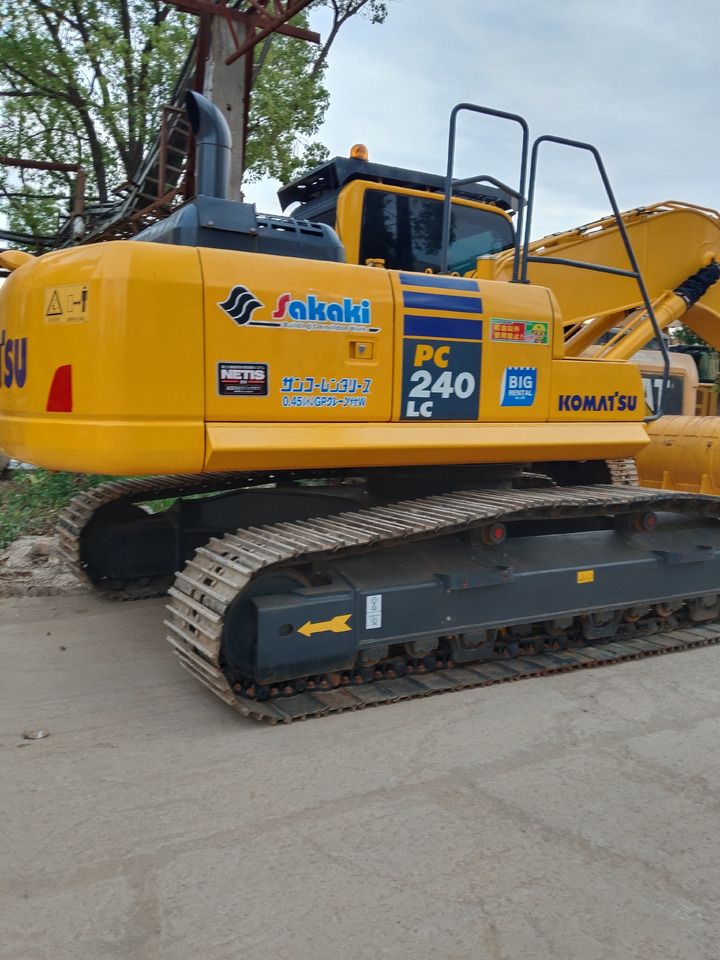 KOMATSU PC240LC-7 1000UNITS IN STOCK - Excavadora de cadenas: foto 1 KOMATSU PC240LC-7 1000UNITS IN STOCK - Excavadora de cadenas: foto 1