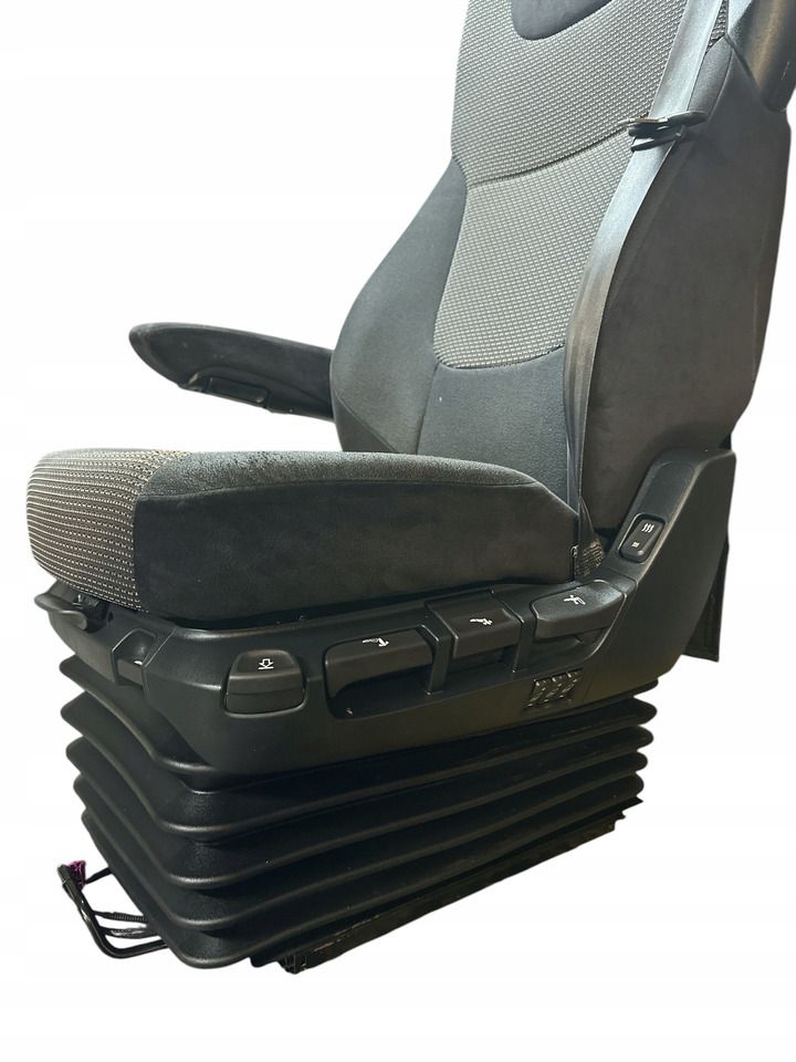 FOTEL PNEUMATYCZNY WENTYLOWANY GRZANY ŁAMANY DAF XF 106 EURO 6 105 CF - Asiento para Camión: foto 2 FOTEL PNEUMATYCZNY WENTYLOWANY GRZANY ŁAMANY DAF XF 106 EURO 6 105 CF - Asiento para Camión: foto 2