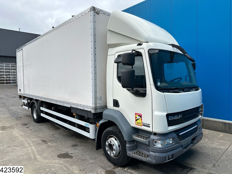 DAF LF55 250 EURO 5, Manual, Dhollandia - Camión caja cerrada: foto 2 DAF LF55 250 EURO 5, Manual, Dhollandia - Camión caja cerrada: foto 2