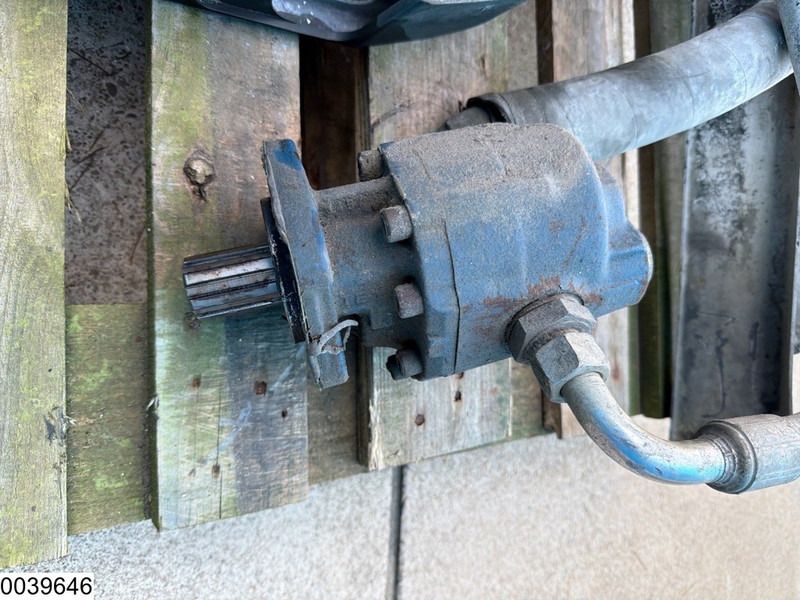 HYVA Tank, pump, hoses, control valve - Depósito hidráulico: foto 5 HYVA Tank, pump, hoses, control valve - Depósito hidráulico: foto 5
