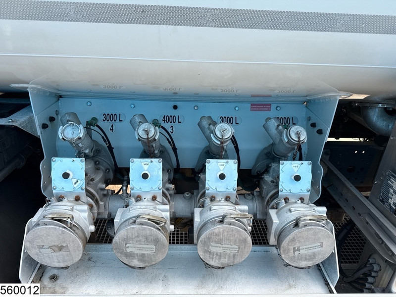 Iveco Eurocargo 190EL28 EURO 5, FUEL, 13390 liter, 4 Comp, Magyar - Cisterna camión: foto 5 Iveco Eurocargo 190EL28 EURO 5, FUEL, 13390 liter, 4 Comp, Magyar - Cisterna camión: foto 5