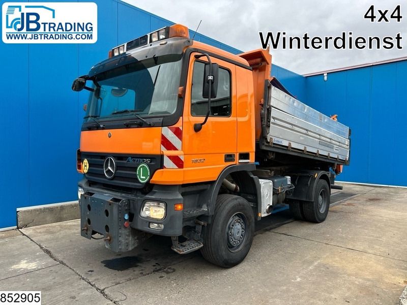 Mercedes-Benz Actros 1832 4X4, Grit spreader, Snow plough, Tipper - Volquete camión: foto 1 Mercedes-Benz Actros 1832 4X4, Grit spreader, Snow plough, Tipper - Volquete camión: foto 1