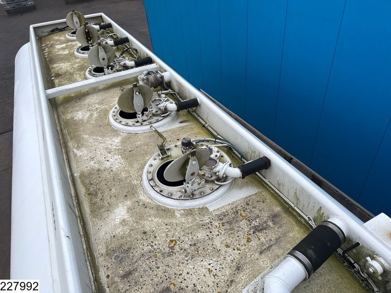 Cisterna camión Mercedes-Benz Actros 2532 6x2, EURO 5, 23600 Liter, 5 Comp, LAG: foto 15