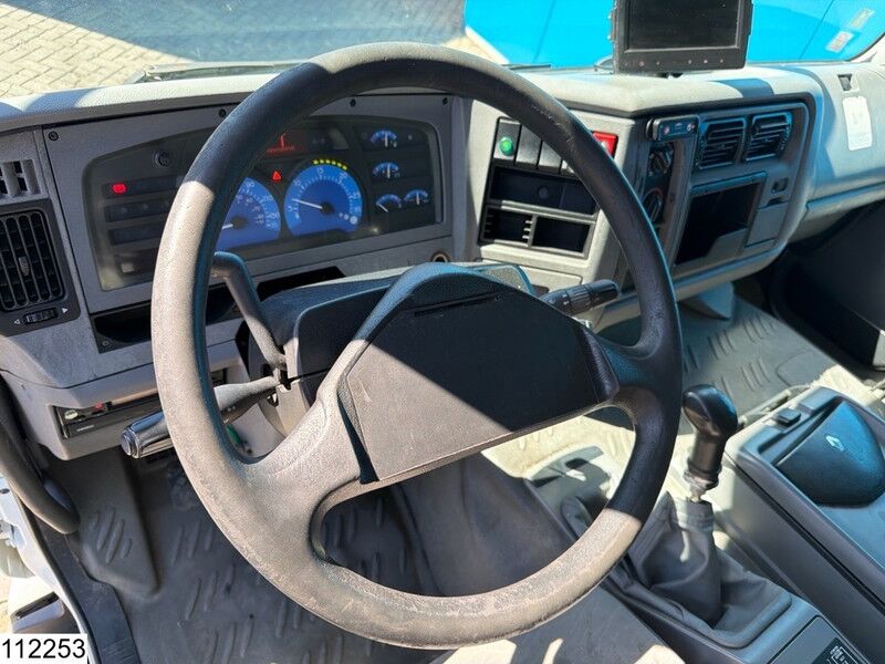 Renault Premium 270 Dxi 4x2, EURO 3, ADR, 12.412 Liter , 4 Comp - Cisterna camión: foto 5 Renault Premium 270 Dxi 4x2, EURO 3, ADR, 12.412 Liter , 4 Comp - Cisterna camión: foto 5