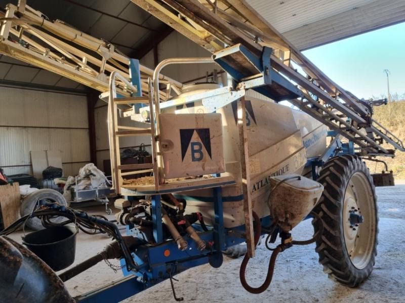 KUHN ATLANTIQUE3200 - Pulverizador arrastrado: foto 1 KUHN ATLANTIQUE3200 - Pulverizador arrastrado: foto 1