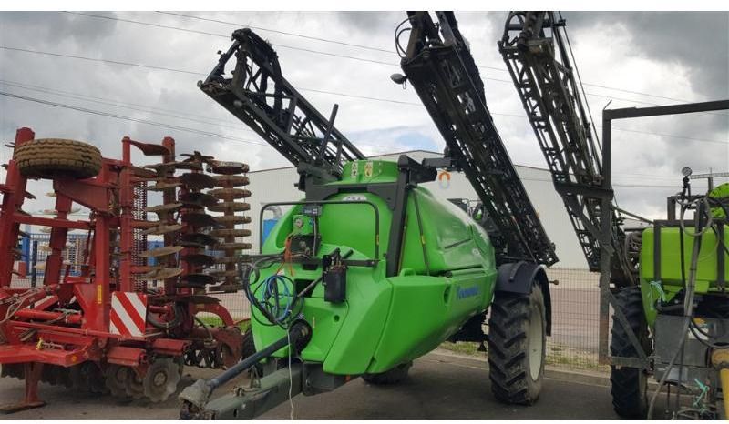 TECNOMA TECNIS4500 - Pulverizador arrastrado: foto 1 TECNOMA TECNIS4500 - Pulverizador arrastrado: foto 1