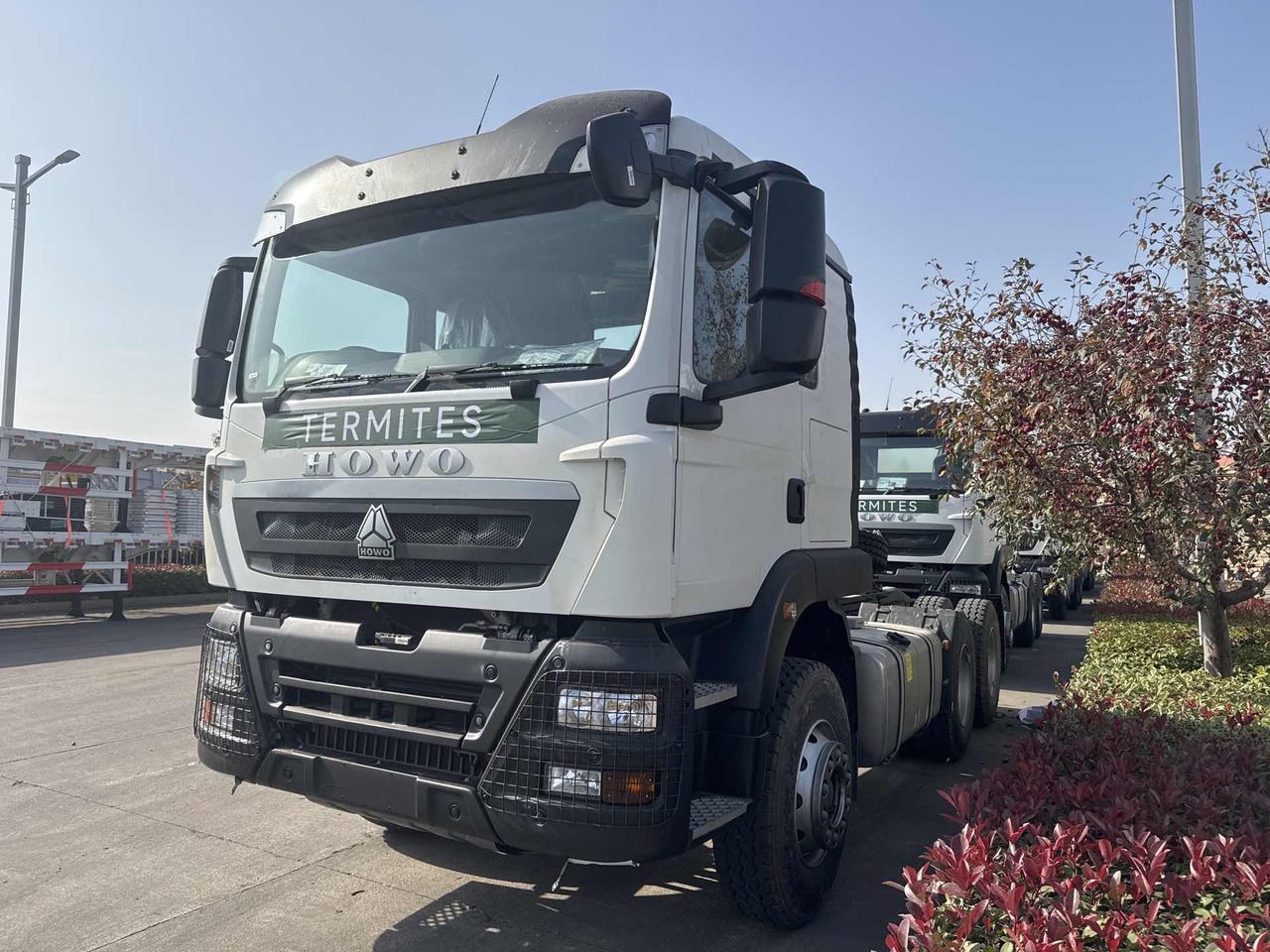 SINOTRUCK TX 6X4 400HP Truck Head - Cabeza tractora: foto 2 SINOTRUCK TX 6X4 400HP Truck Head - Cabeza tractora: foto 2