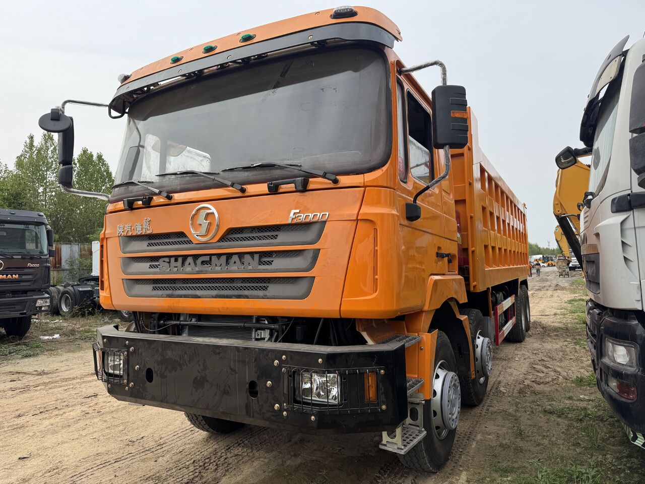 SHACMAN f3000 8x4 tipper truck for sale in africa - Volquete camión: foto 1 SHACMAN f3000 8x4 tipper truck for sale in africa - Volquete camión: foto 1