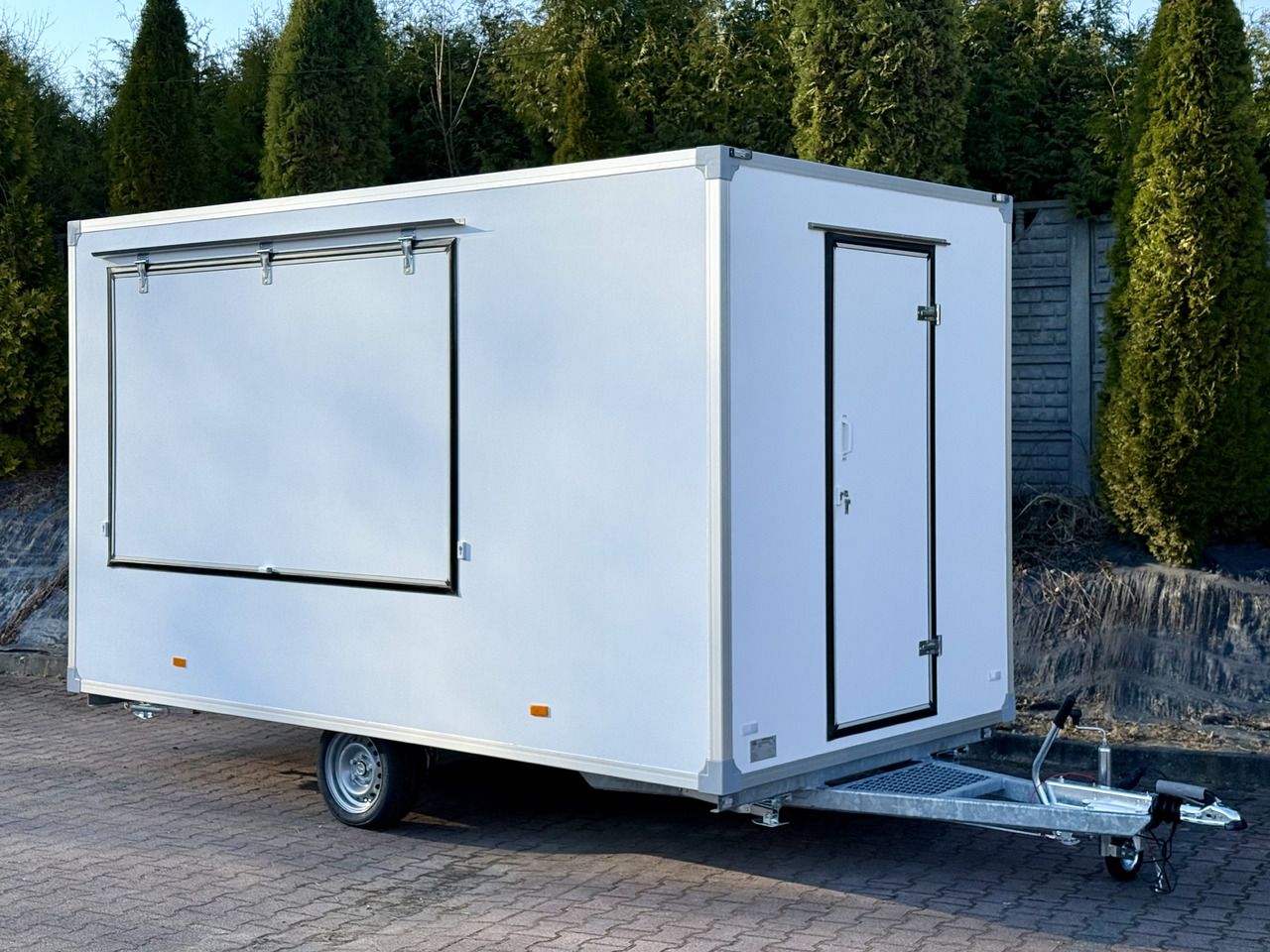 PRZYCZEPA GASTRONOMICZNA 4 m | Wyposażona | 230V/400V | Equipped trailer - Remolque venta ambulante: foto 1 PRZYCZEPA GASTRONOMICZNA 4 m | Wyposażona | 230V/400V | Equipped trailer - Remolque venta ambulante: foto 1