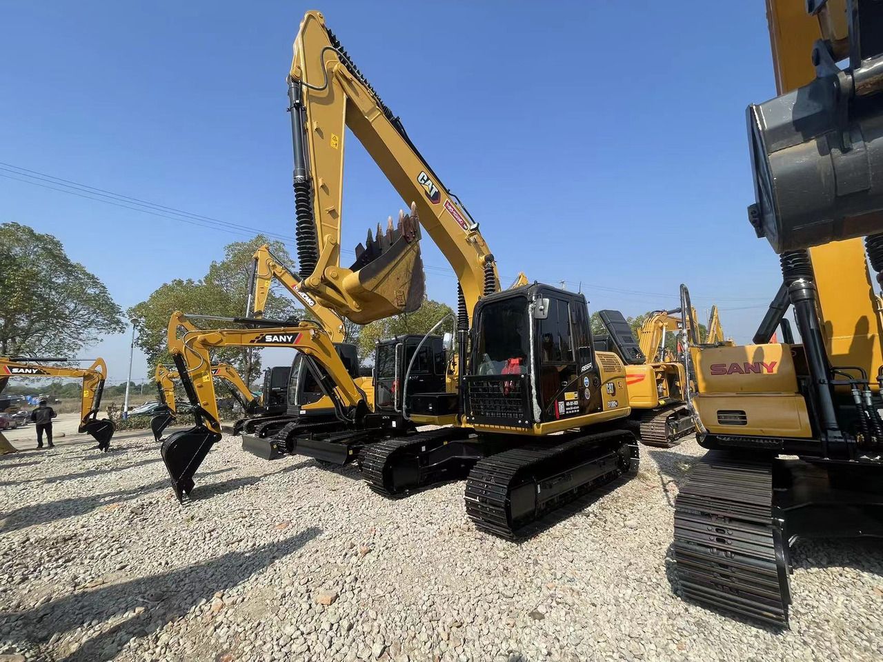 CATERPILLAR 313D2GC - Excavadora de cadenas: foto 1 CATERPILLAR 313D2GC - Excavadora de cadenas: foto 1