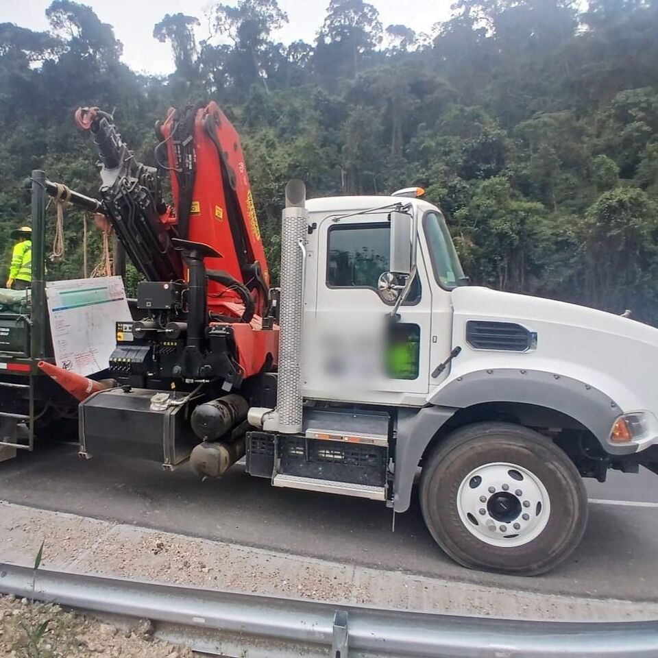 CAMION GRUA MACKGR64BX - Camión grúa: foto 4 CAMION GRUA MACKGR64BX - Camión grúa: foto 4