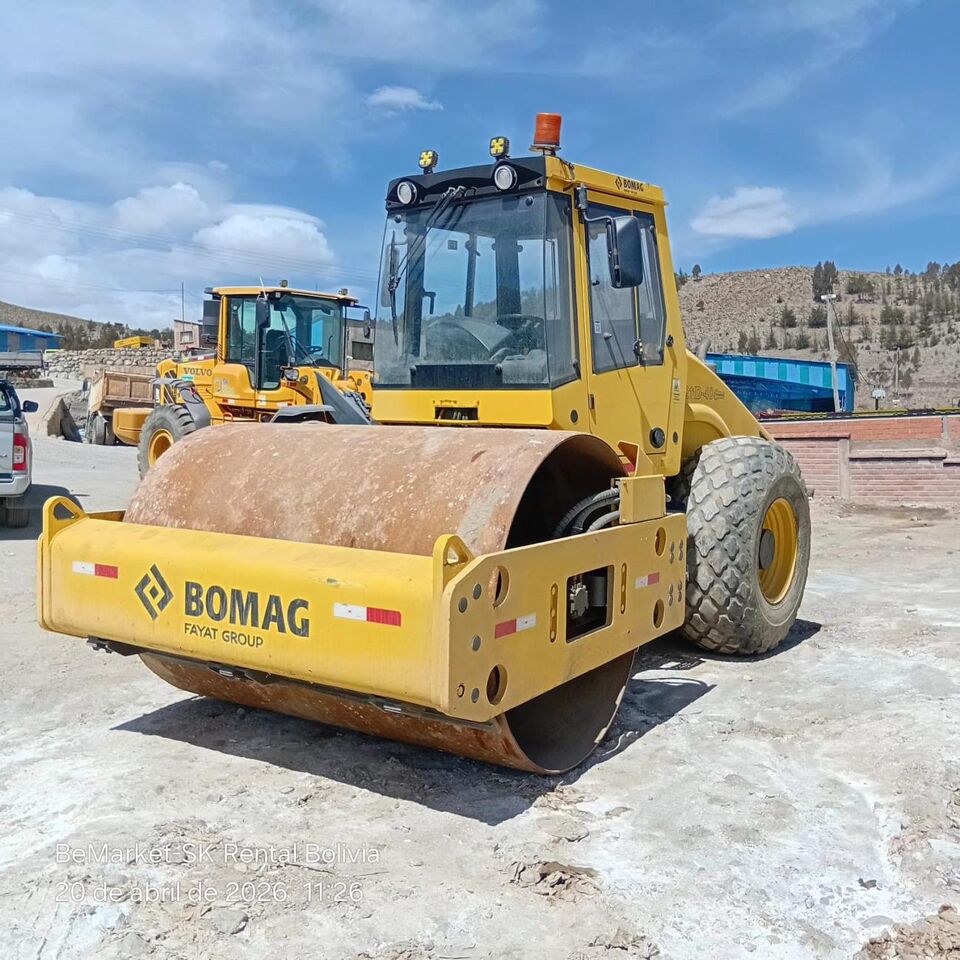 RODILLO BOMAGBW211D-40 - Compactador: foto 1 RODILLO BOMAGBW211D-40 - Compactador: foto 1