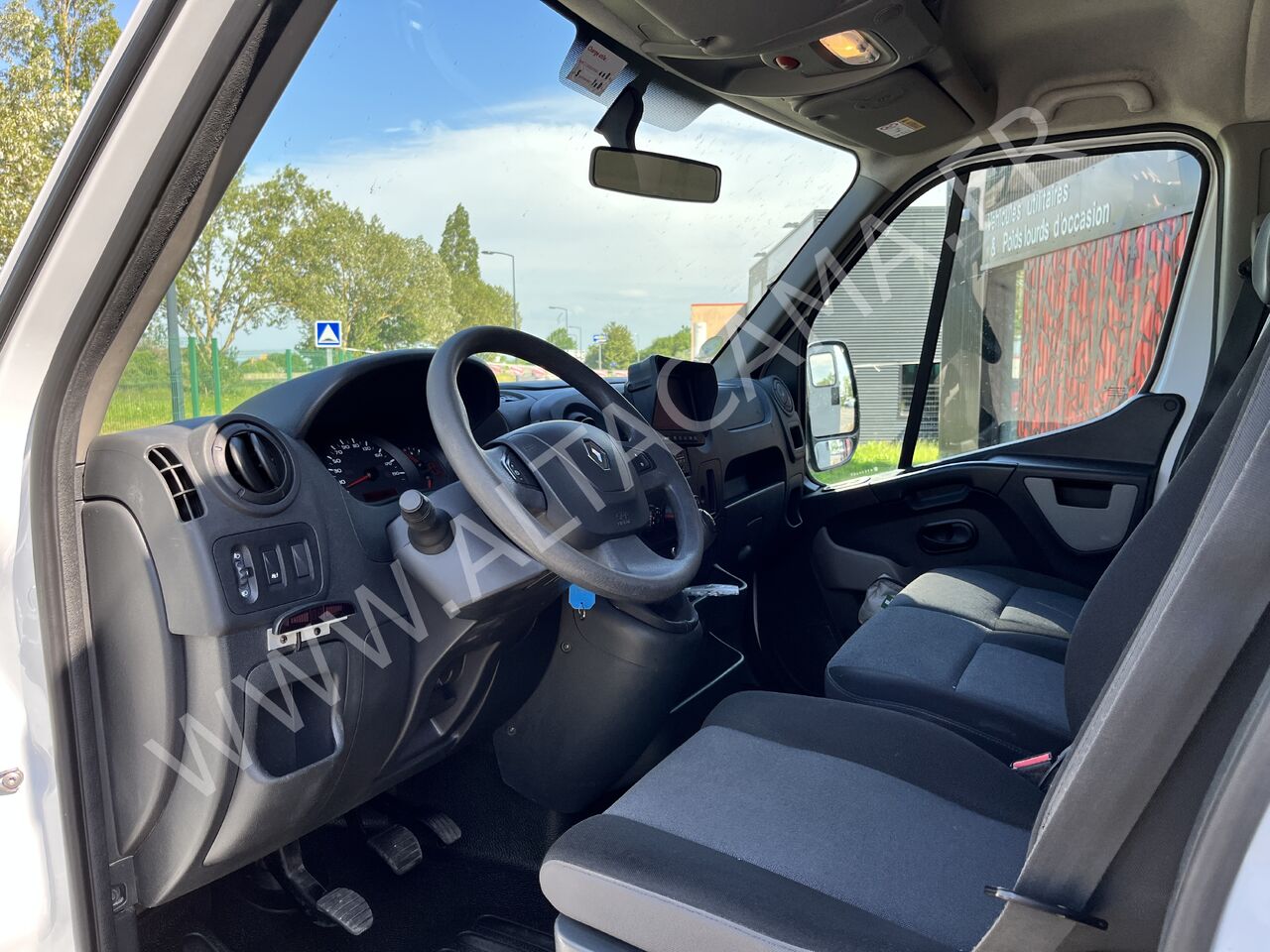Furgoneta pequeña RENAULT MASTER 145cv BASE VIE ENROBE CANTINIERE 7 PLACES JCR: foto 24 Furgoneta pequeña RENAULT MASTER 145cv BASE VIE ENROBE CANTINIERE 7 PLACES JCR: foto 24