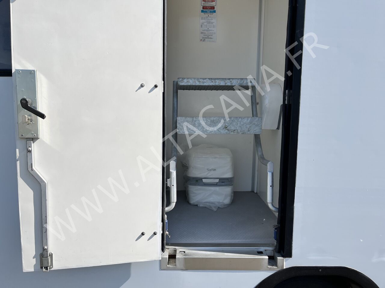 Furgoneta pequeña RENAULT MASTER 145cv BASE VIE ENROBE CANTINIERE 7 PLACES JCR: foto 14 Furgoneta pequeña RENAULT MASTER 145cv BASE VIE ENROBE CANTINIERE 7 PLACES JCR: foto 14
