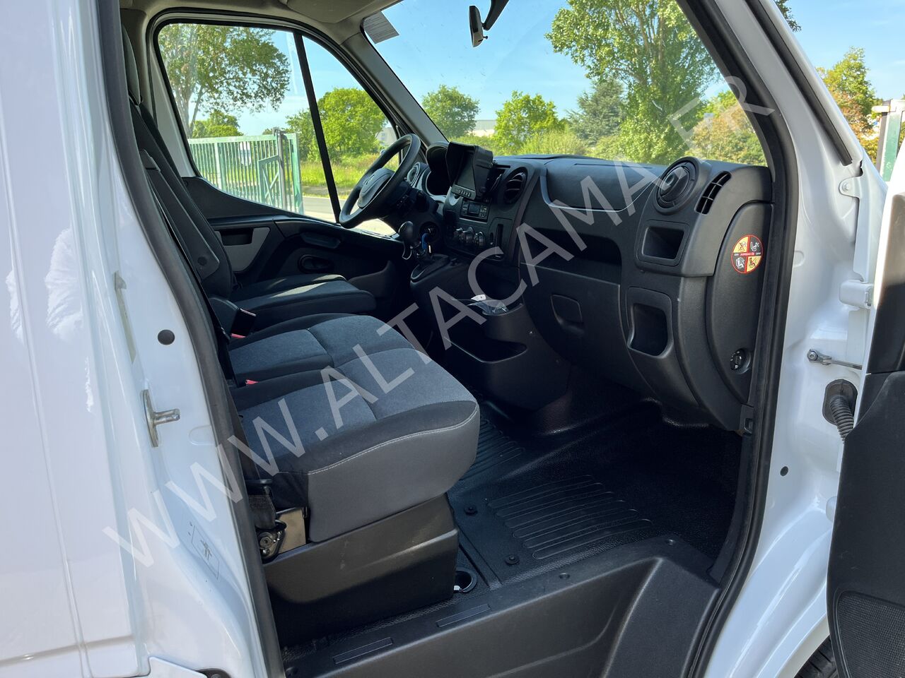 Furgoneta pequeña RENAULT MASTER 145cv BASE VIE ENROBE CANTINIERE 7 PLACES JCR: foto 22 Furgoneta pequeña RENAULT MASTER 145cv BASE VIE ENROBE CANTINIERE 7 PLACES JCR: foto 22