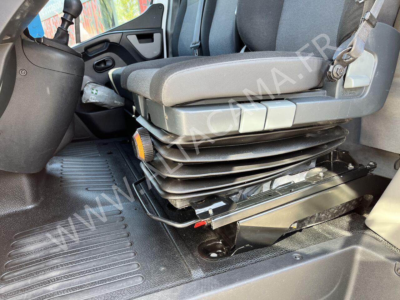 Furgoneta pequeña RENAULT MASTER 145cv BASE VIE ENROBE CANTINIERE 7 PLACES JCR: foto 25 Furgoneta pequeña RENAULT MASTER 145cv BASE VIE ENROBE CANTINIERE 7 PLACES JCR: foto 25