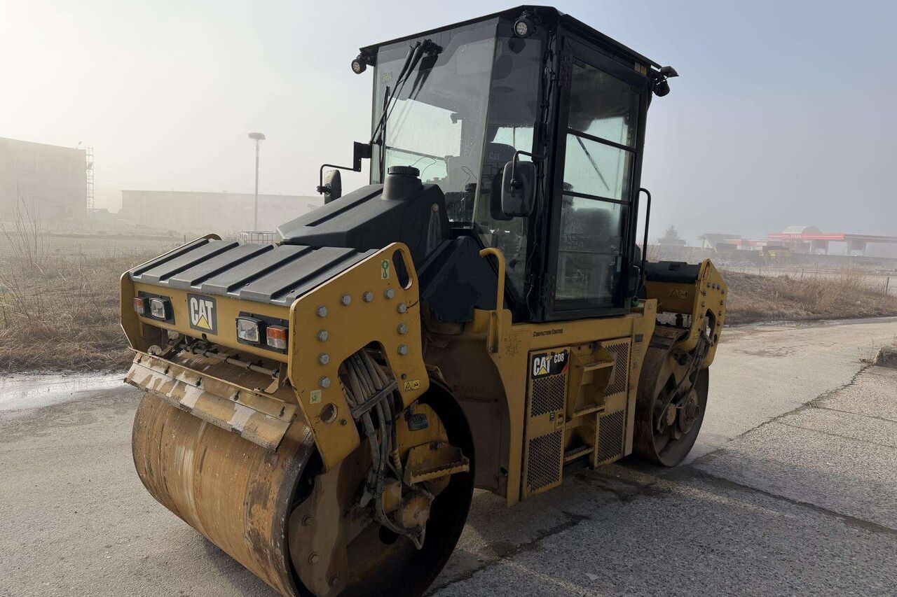 Caterpillar CD8 - Apisonadora de asfalto: foto 1 Caterpillar CD8 - Apisonadora de asfalto: foto 1