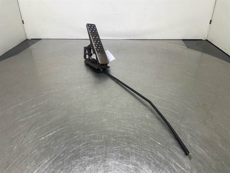 Ahlmann AZ6-4104384A-Gas pedal - Cabina e interior para Maquinaria de construcción: foto 2 Ahlmann AZ6-4104384A-Gas pedal - Cabina e interior para Maquinaria de construcción: foto 2