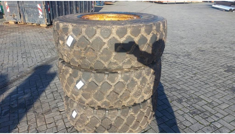 Case 521F-MTP 17.5R25-Tire/Reifen/Band - Neumáticos y llantas para Maquinaria de construcción: foto 2 Case 521F-MTP 17.5R25-Tire/Reifen/Band - Neumáticos y llantas para Maquinaria de construcción: foto 2