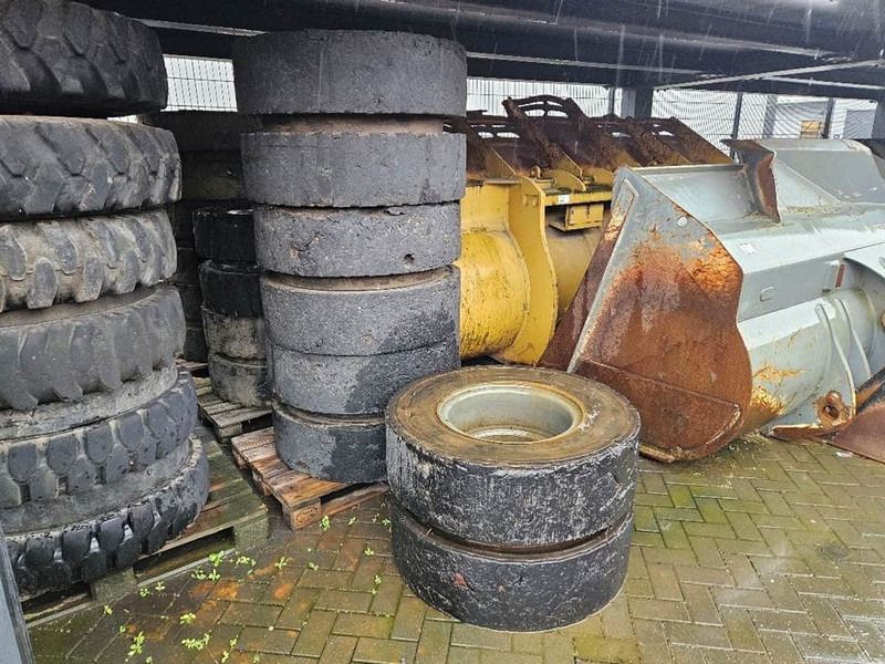 Liebherr 12.00-20 SOLID - Tire/Reifen/Band - Neumáticos y llantas para Maquinaria de construcción: foto 2 Liebherr 12.00-20 SOLID - Tire/Reifen/Band - Neumáticos y llantas para Maquinaria de construcción: foto 2