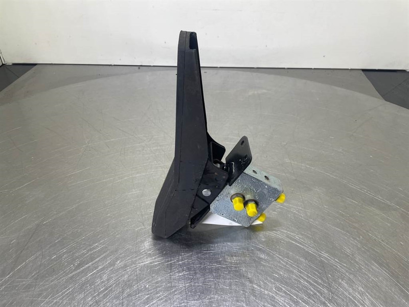 Mecalac 12MTX-5270642-Control pedal boom - Hidráulica para Maquinaria de construcción: foto 2 Mecalac 12MTX-5270642-Control pedal boom - Hidráulica para Maquinaria de construcción: foto 2