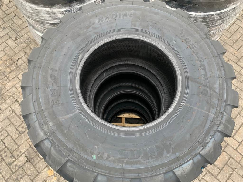 Mitas 405/70R18 (16/70R18) - Tyre/Reifen/Band - Neumático para Maquinaria de construcción: foto 4 Mitas 405/70R18 (16/70R18) - Tyre/Reifen/Band - Neumático para Maquinaria de construcción: foto 4