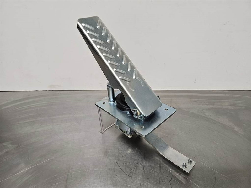 Terex TL/SKL/SKS-5692657905-Gas pedal - Cabina e interior para Maquinaria de construcción: foto 1 Terex TL/SKL/SKS-5692657905-Gas pedal - Cabina e interior para Maquinaria de construcción: foto 1