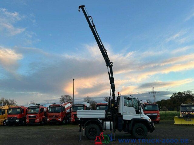 Unimog U 300 4x4 mit Kran Nur 78.144 KM zGG.7.490Kg. - Camión grúa, Camión caja abierta: foto 3 Unimog U 300 4x4 mit Kran Nur 78.144 KM zGG.7.490Kg. - Camión grúa, Camión caja abierta: foto 3