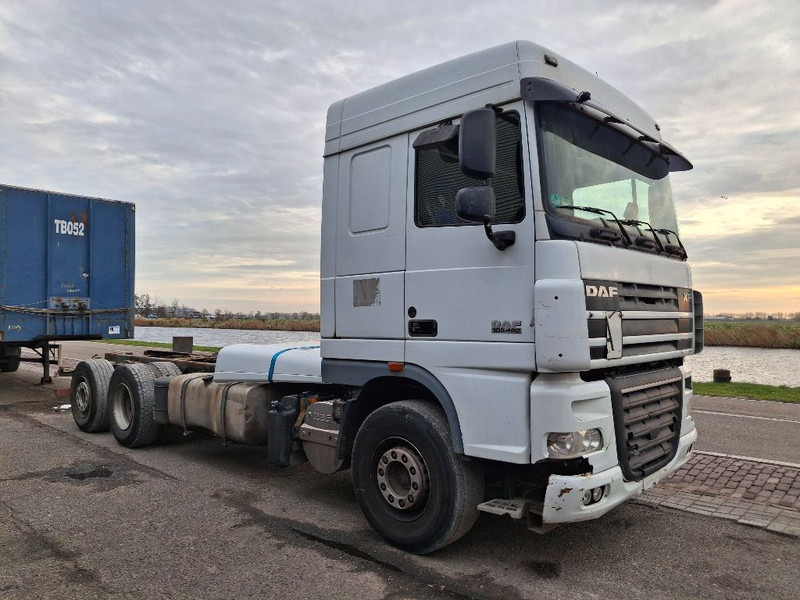 DAF XF 105.460 - Chasis camión: foto 2 DAF XF 105.460 - Chasis camión: foto 2