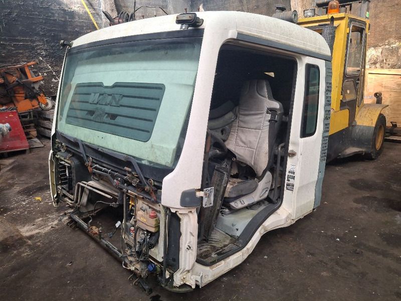 MAN TGA 32.360 8X4 - Cabina e interior: foto 1 MAN TGA 32.360 8X4 - Cabina e interior: foto 1