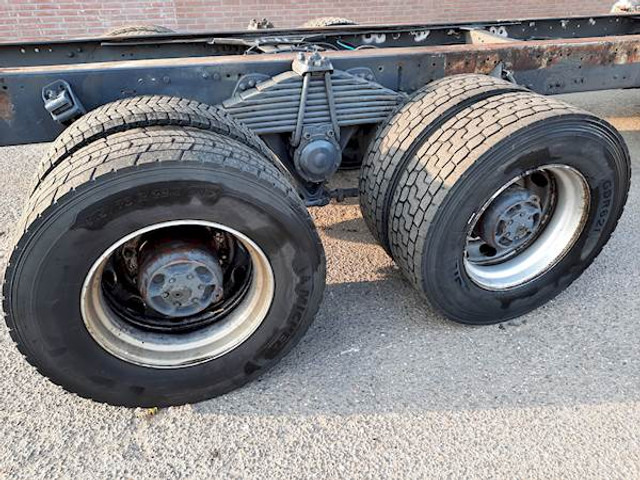 Volvo F 12 6*4 STEEL SUSPENSION - Chasis camión: foto 2 Volvo F 12 6*4 STEEL SUSPENSION - Chasis camión: foto 2