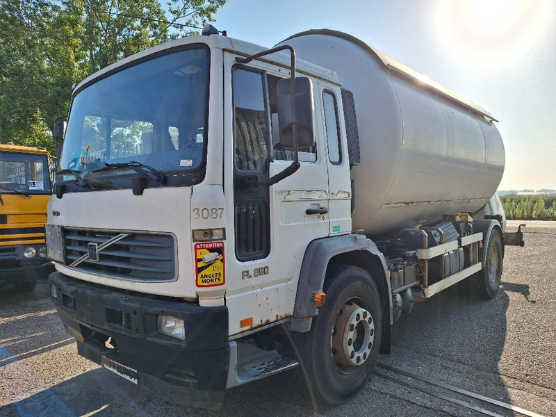Volvo FL 250 GAS / LPG - Cisterna camión: foto 1 Volvo FL 250 GAS / LPG - Cisterna camión: foto 1