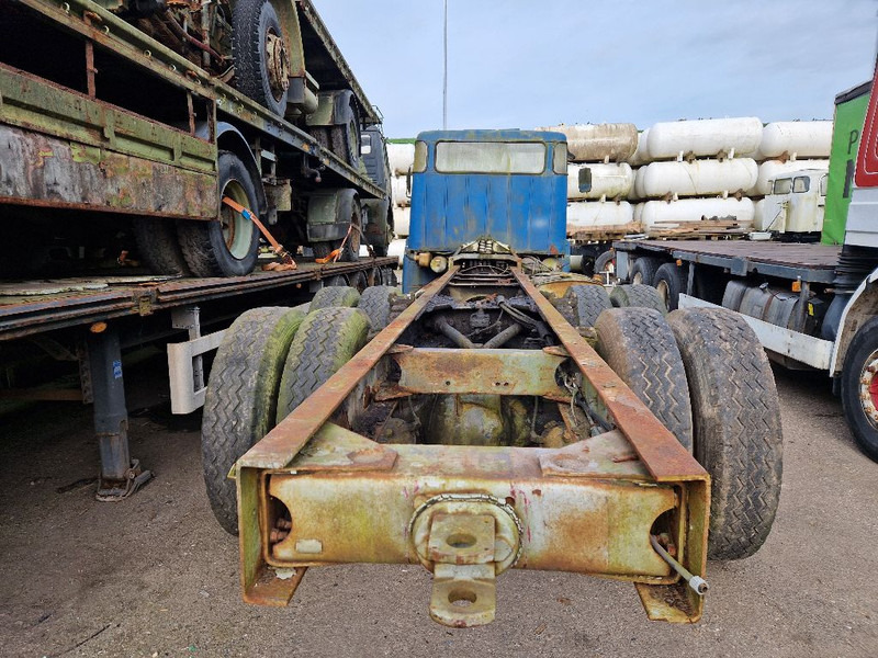 Chasis camión Volvo N1033 6X4: foto 11