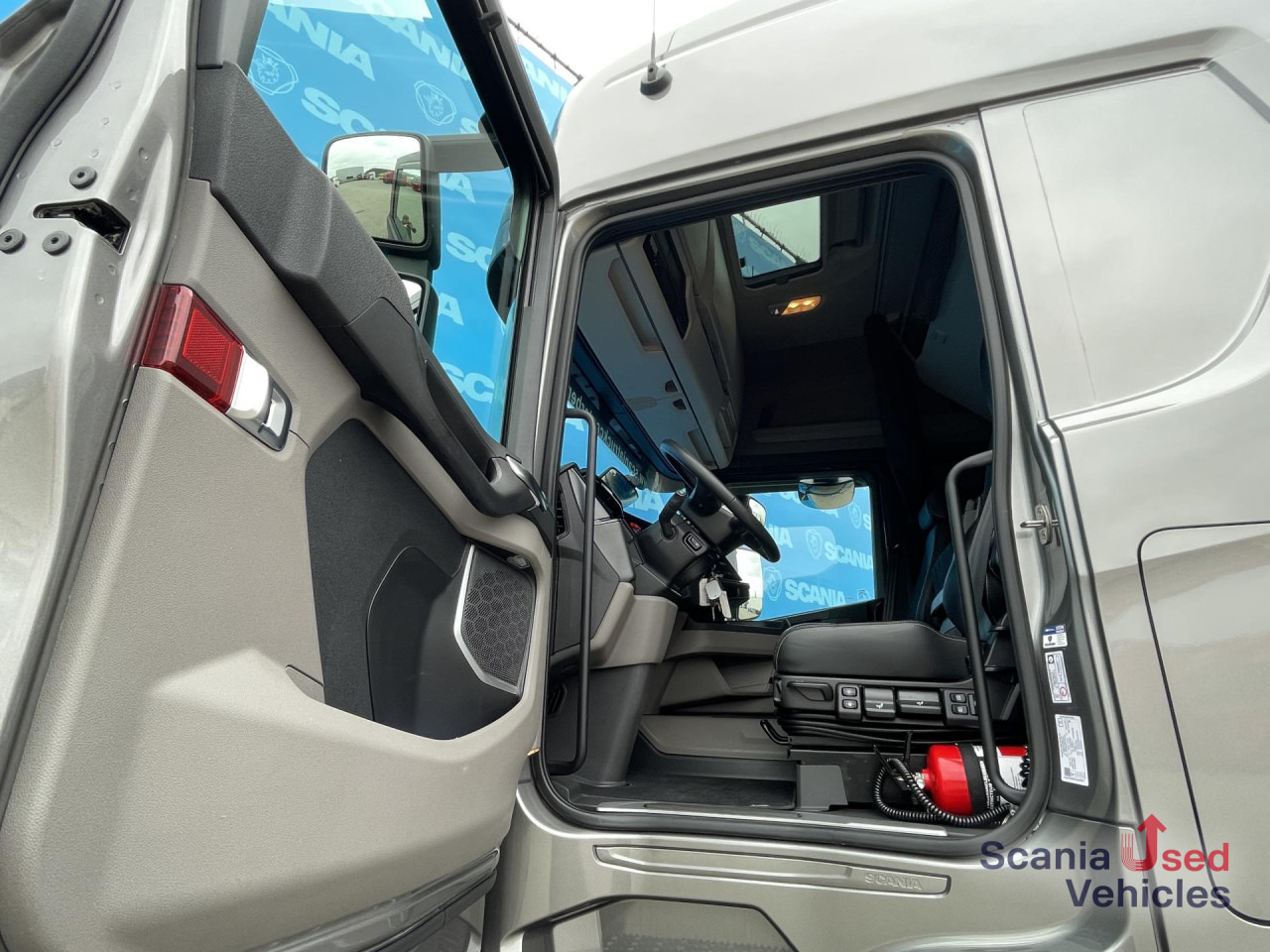 SCANIA R 460 A4x2EB MEGA RETARDER DIFF-L 48DKM SMART2 - Cabeza tractora: foto 2 SCANIA R 460 A4x2EB MEGA RETARDER DIFF-L 48DKM SMART2 - Cabeza tractora: foto 2