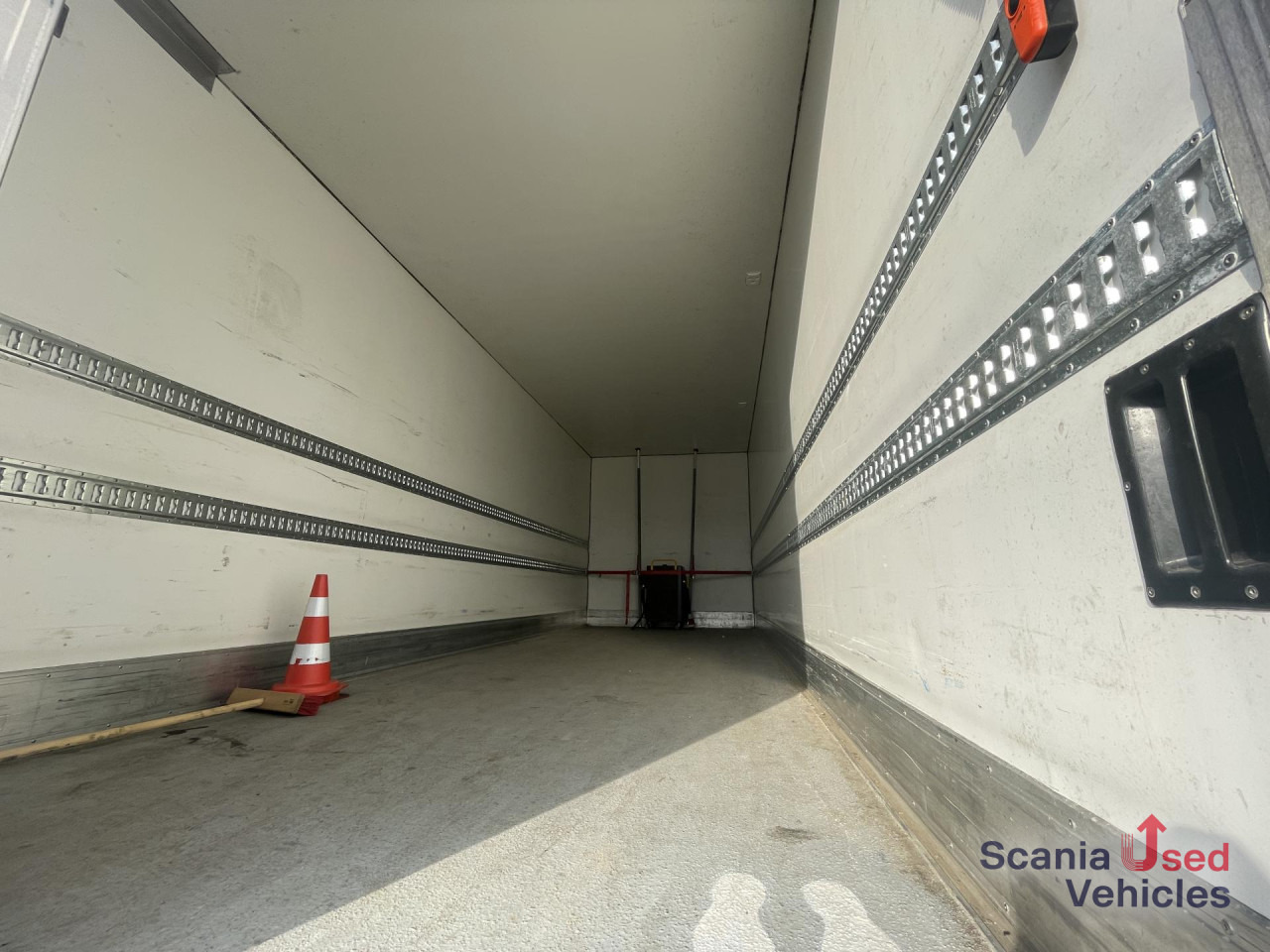 SCANIA 25P BEV B4x2NA ELECTRIC TAIL LIFT 2.5T 760X250X264 - Camión caja cerrada, Camión eléctrico: foto 2 SCANIA 25P BEV B4x2NA ELECTRIC TAIL LIFT 2.5T 760X250X264 - Camión caja cerrada, Camión eléctrico: foto 2