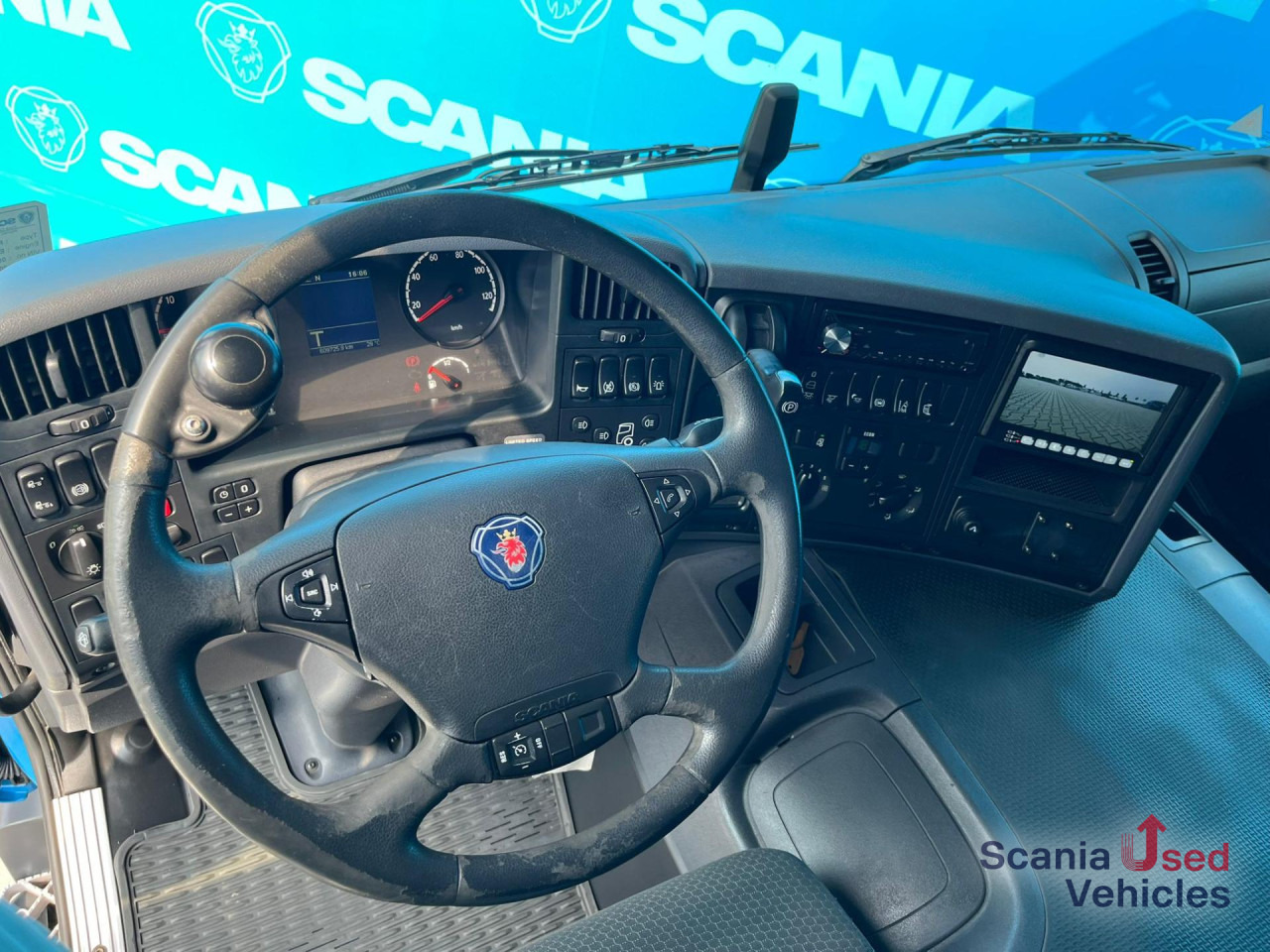 SCANIA P 250 DB4x2MNA AIRCO TAILLIFT 1.5T BOX 675X250X235 - Camión caja cerrada: foto 2 SCANIA P 250 DB4x2MNA AIRCO TAILLIFT 1.5T BOX 675X250X235 - Camión caja cerrada: foto 2